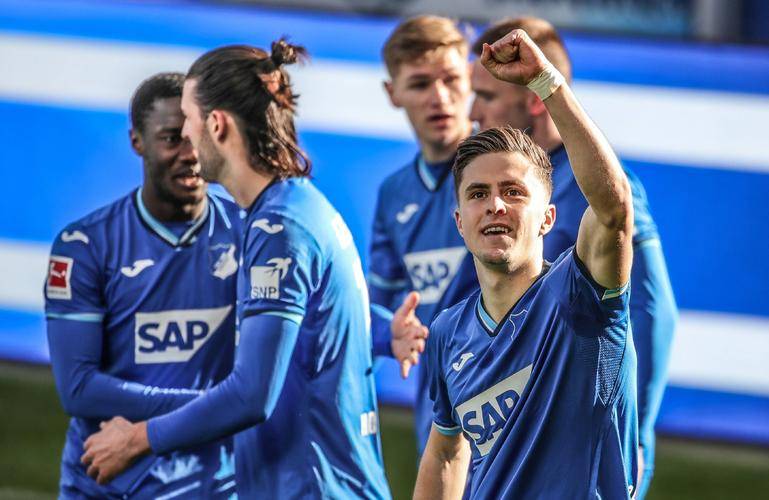 赛季首胜 赛季首胜