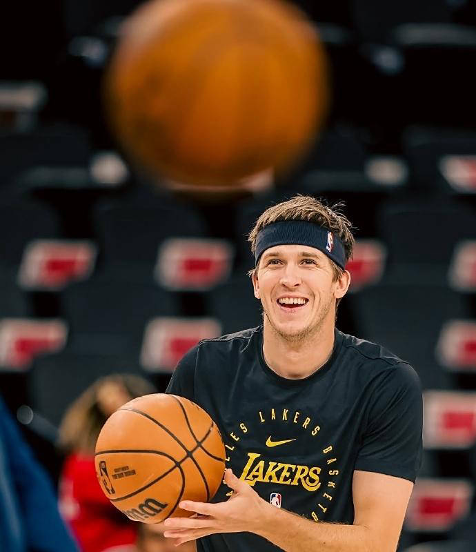 尽管里夫斯, 然而凭借高, 尤其在 尽管里夫斯, 然而凭借高, 尤其在